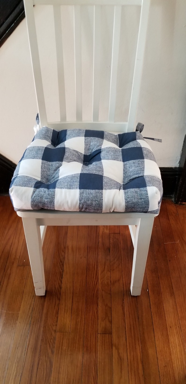 16 x 16 Tufted chair pad, bar stool cushion, buffalo plaid seat cushion, red and white zdjęcie 4