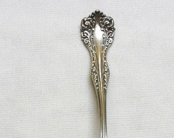 Sterling Pie Knife in the FLORENTINE pattern by ALVIN