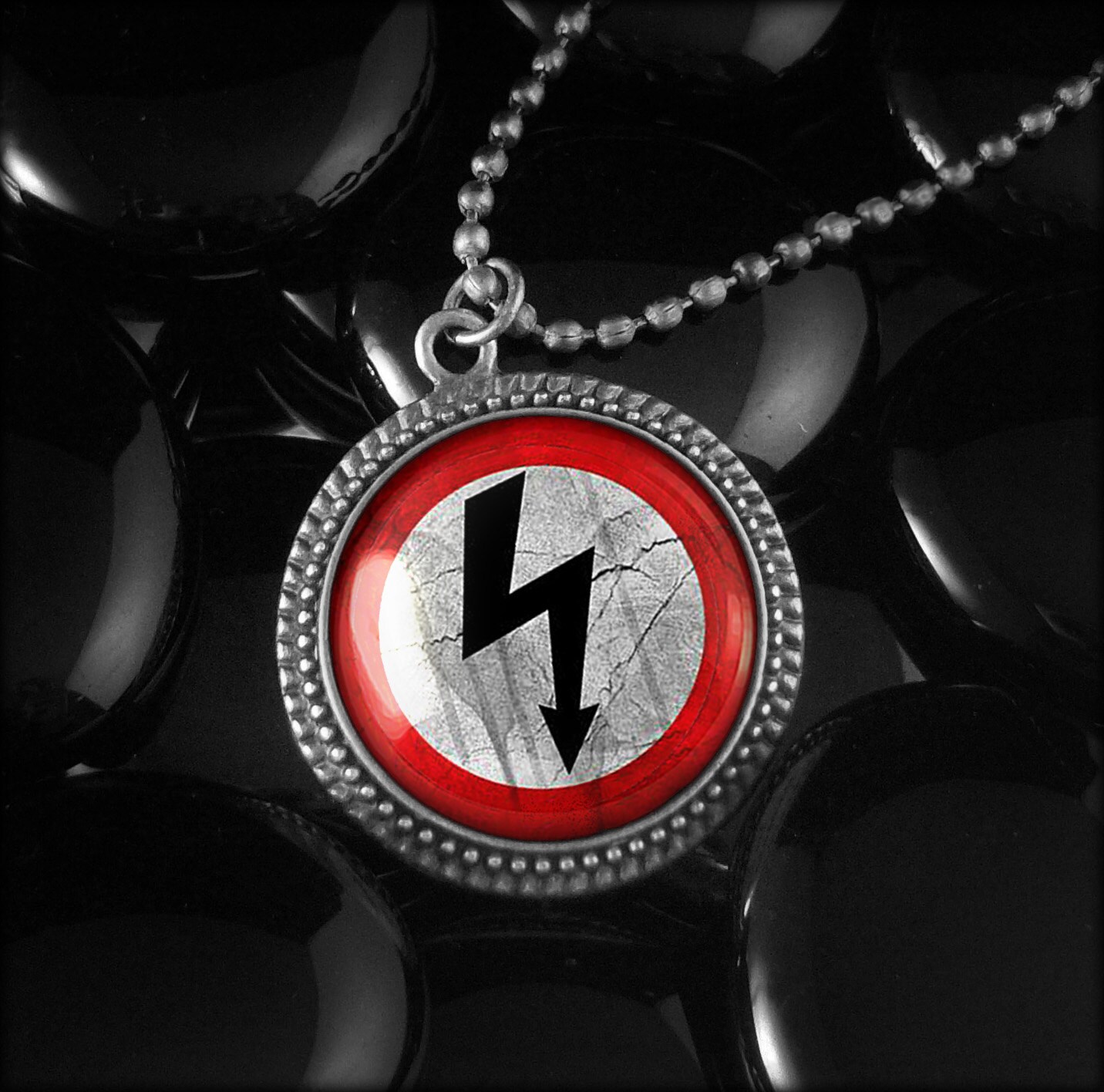 Marilyn Manson Beautiful People Shock Rock Music Symbol Glass Pendant Necklace 