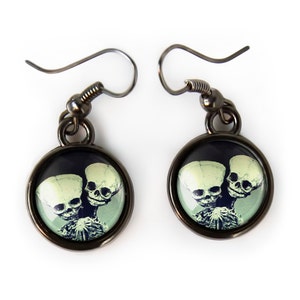 Pequeño Freak Show Conjoined a gemelos feto Gunmetal cristal negro pendientes 99-GMSE