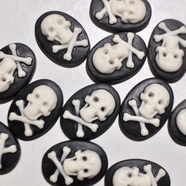 QUICK SALE - 20 pcs Cameo 18x25mm Jolly Roger Skull and Crossbones Black & White Cabochons Pirate Halloween Horror Punk