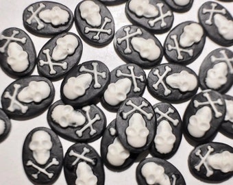 QUICK SALE - 20 pcs Cameo 13x18mm Jolly Roger Skull and Crossbones Black & White Cabochons Pirate Halloween Horror Punk