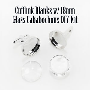 Könnte beinhalten: Silberne Manschettenknopf-Rohlinge mit 18 mm großen Glascabochons. DIY-Set zum Erstellen von individuellen Manschettenknöpfen.