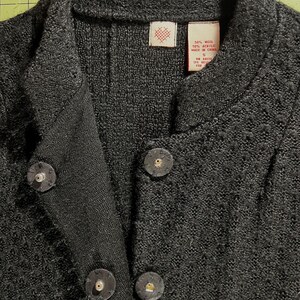 Vintage Anthropologie Cross Stitch Heart black Sweater Jacket Abalone shell Y2K women’s size Small bild 4