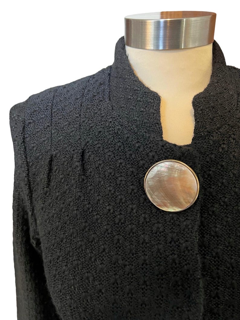 Vintage Anthropologie Cross Stitch Heart black Sweater Jacket Abalone shell Y2K women’s size Small bild 6