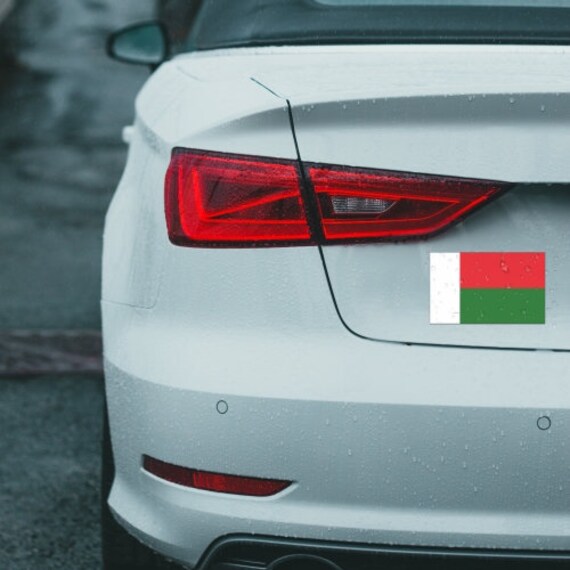 Drapeau De Voiture Madagascar - 30 X 40 Cm, Polyester Résistant, Accroche-fenêtre, Jusqu'à 80 Km/h