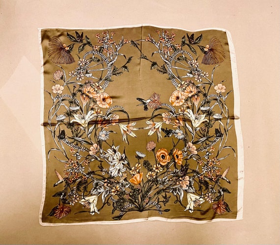 EXCELLENT CONDITION Vintage 70s silk mix head scar