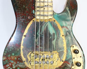 Pięciostrunowa gitara basowa Atlantis w stylu MM – kunszt ręcznego wykonania spotyka się z wyjątkową grywalnością