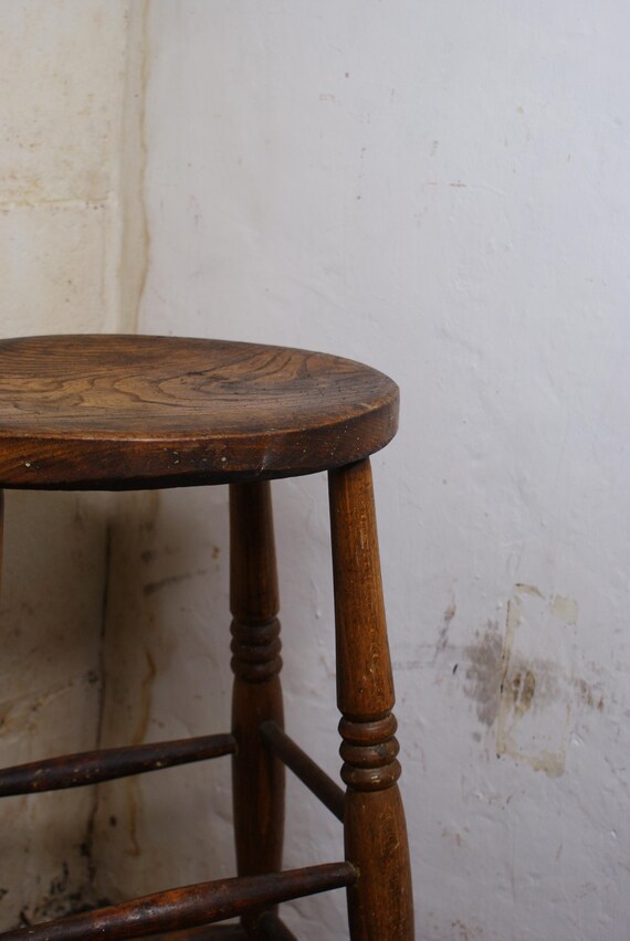 Antique Oval Top Bar Stool