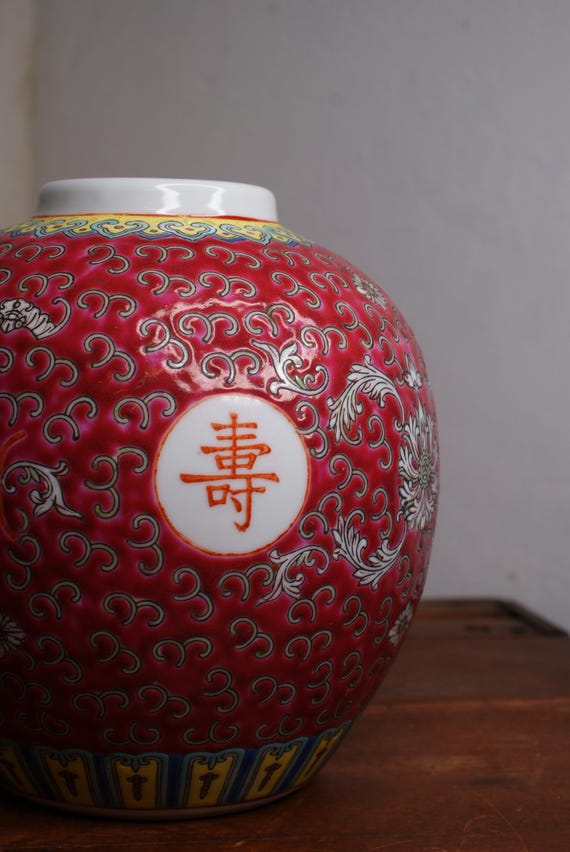 Vintage Chinese Mun Shou Famille Rose Ginger Jar