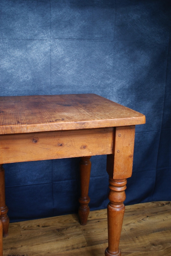 Vintage Pine Farmhouses Table
