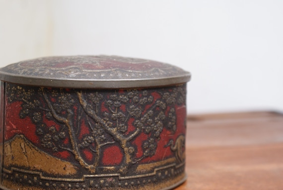 Vintage Chinoiserie Style Tin