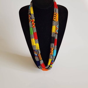 Un lot de 2 colliers de perles africaines, collier zoulou, collier multirangs, collier coloré, cadeau de fête des mères