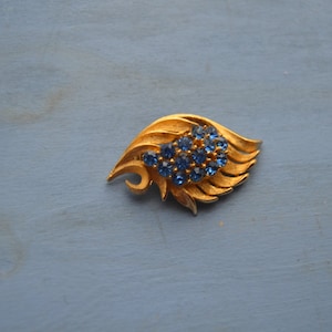 Vintage Blue Rhinestone Leaf Swirl Gold Tone Brooch Pin