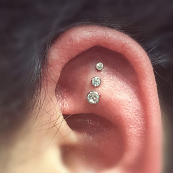 LAAG PROFIEL Deze zitten FLUSH Clear Tragus Triple Kraakbeen Oorbel Ring Voorwaarts Helix 16g 18g Piercing Barbell Chirurgische Stalen Sieraden
