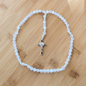 Weißer Paracord Rosenkranz, robust, Kinder, handgefertigter Rosenkranz, katholisches Taufgeschenk, Kommunion, Konfirmation, Kordel-Rosenkranz, Holzkruzifix