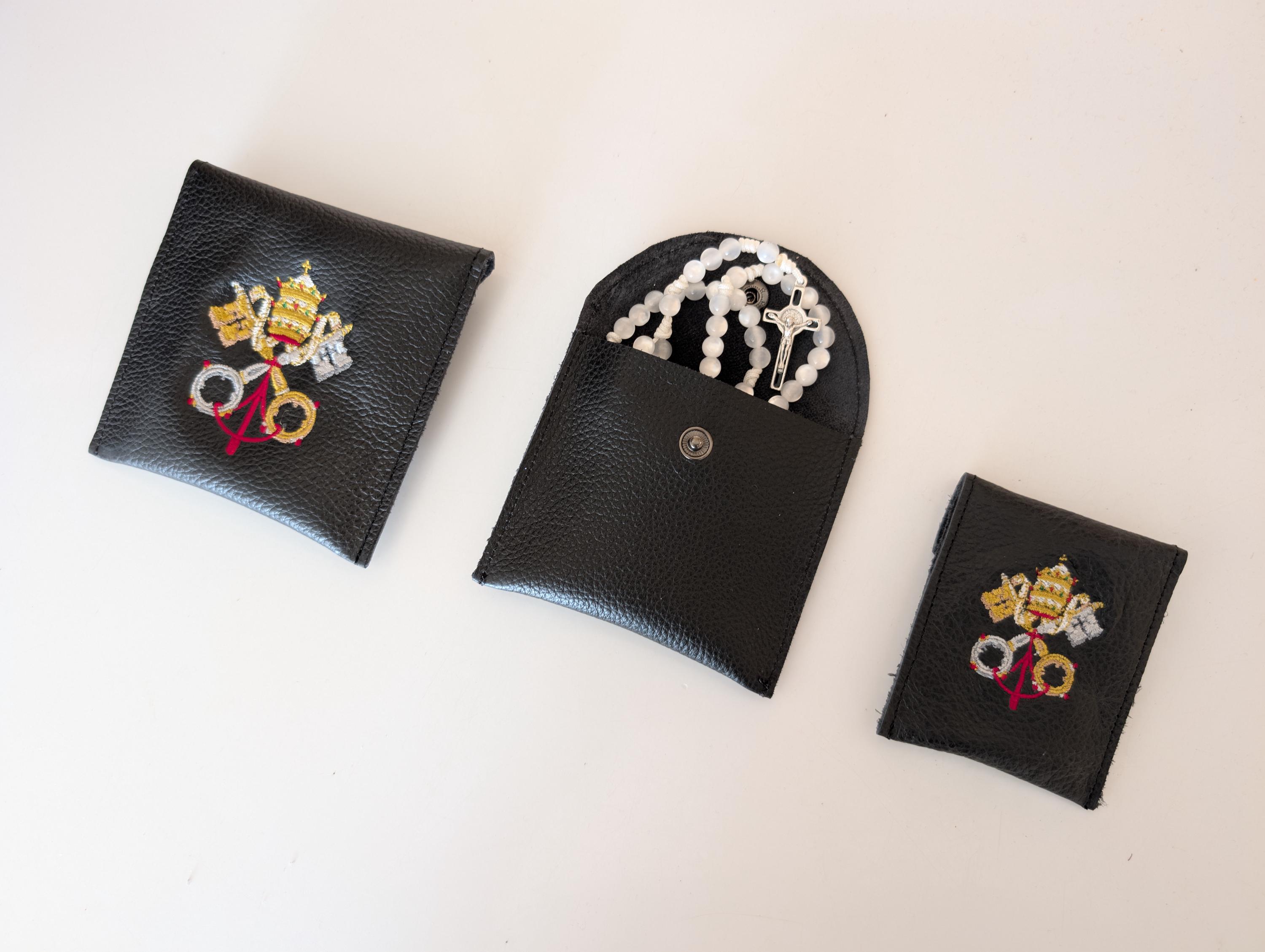 バチカンの鍵のロザリオケース、聖ペテロの鍵、刺繍入りロザリオケース