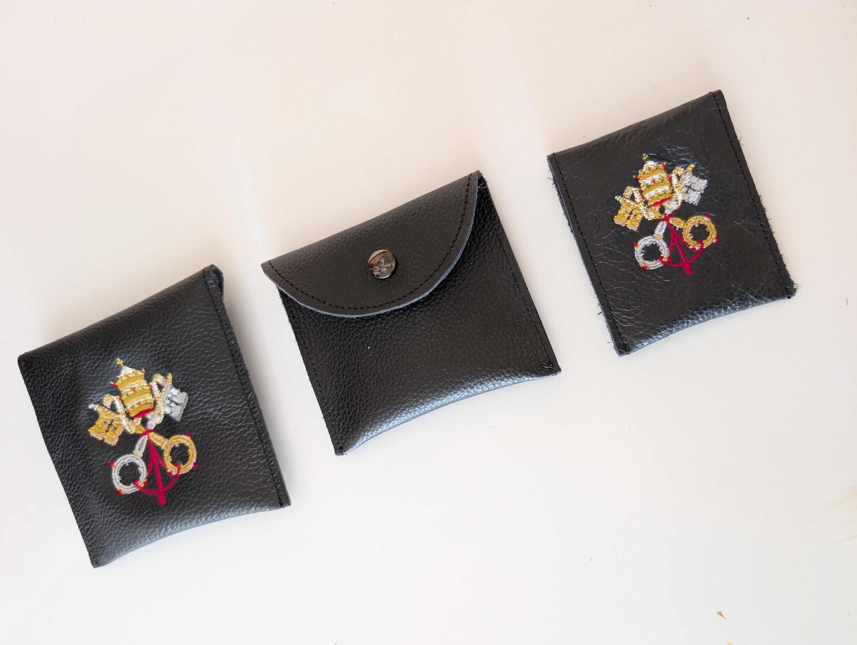 バチカンの鍵のロザリオケース、聖ペテロの鍵、刺繍入りロザリオケース