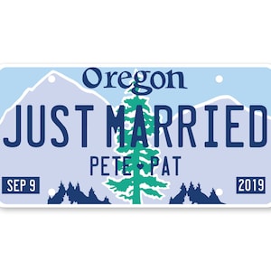 Personalized &quot;Just Married&quot; Wedding Sign in the shape of a Car License Plate (Oversized)