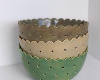 Scalloped Edge Berry Bowl