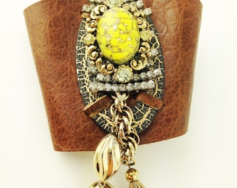 Pulsera brazalete de handcrafted, joyería vintage años 50 amarillo piedra marmolizado, One of a kind, Handcrafted