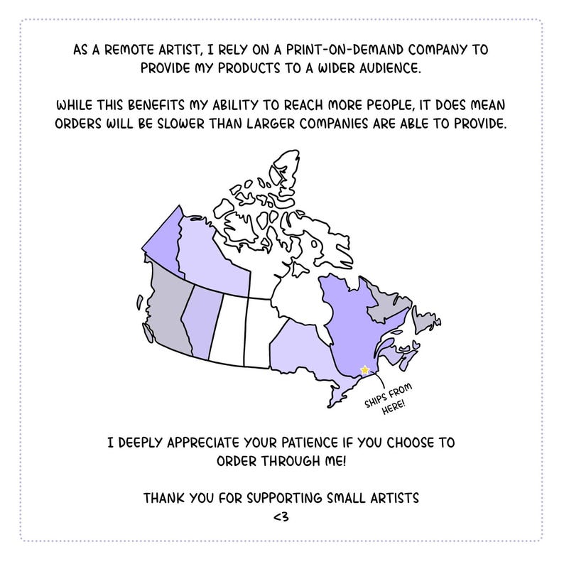Op de afbeelding: Een handgetekende kaart van Canada in paarse tinten, met tekst die aangeeft dat de kunstenaar vanuit een specifieke locatie verzendt. De tekst legt ook uit dat bestellingen langer kunnen duren vanwege print-on-demand-diensten. De tekst bedankt klanten voor hun steun.