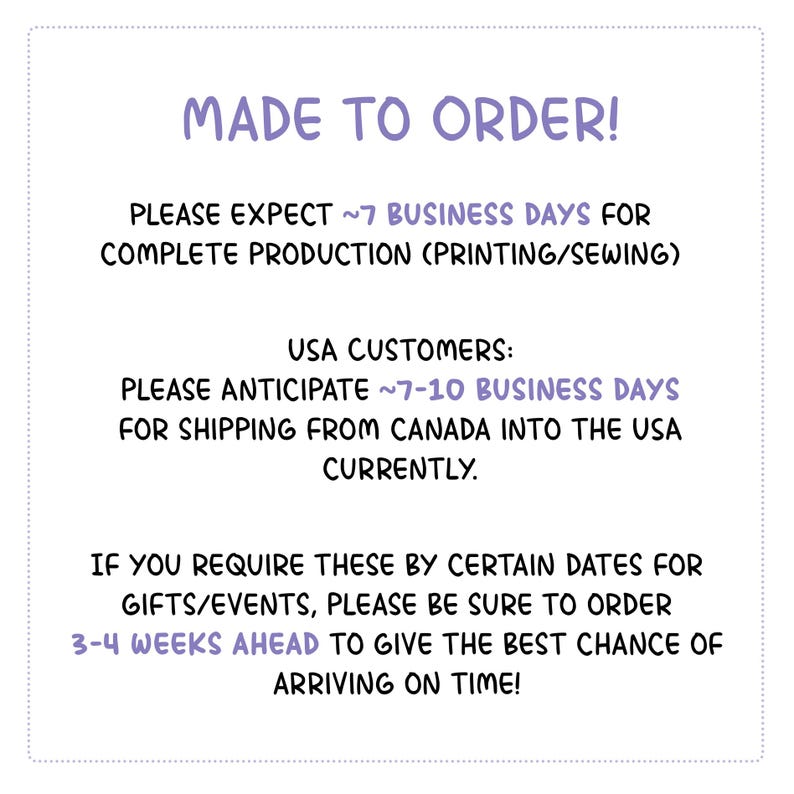 Op de afbeelding: Witte achtergrond met zwarte en paarse tekst. De tekst luidt "MADE TO ORDER!" gevolgd door informatie over productie- en verzendtijden. Het adviseert ook om 3-4 weken van tevoren te bestellen voor cadeaus of evenementen.
