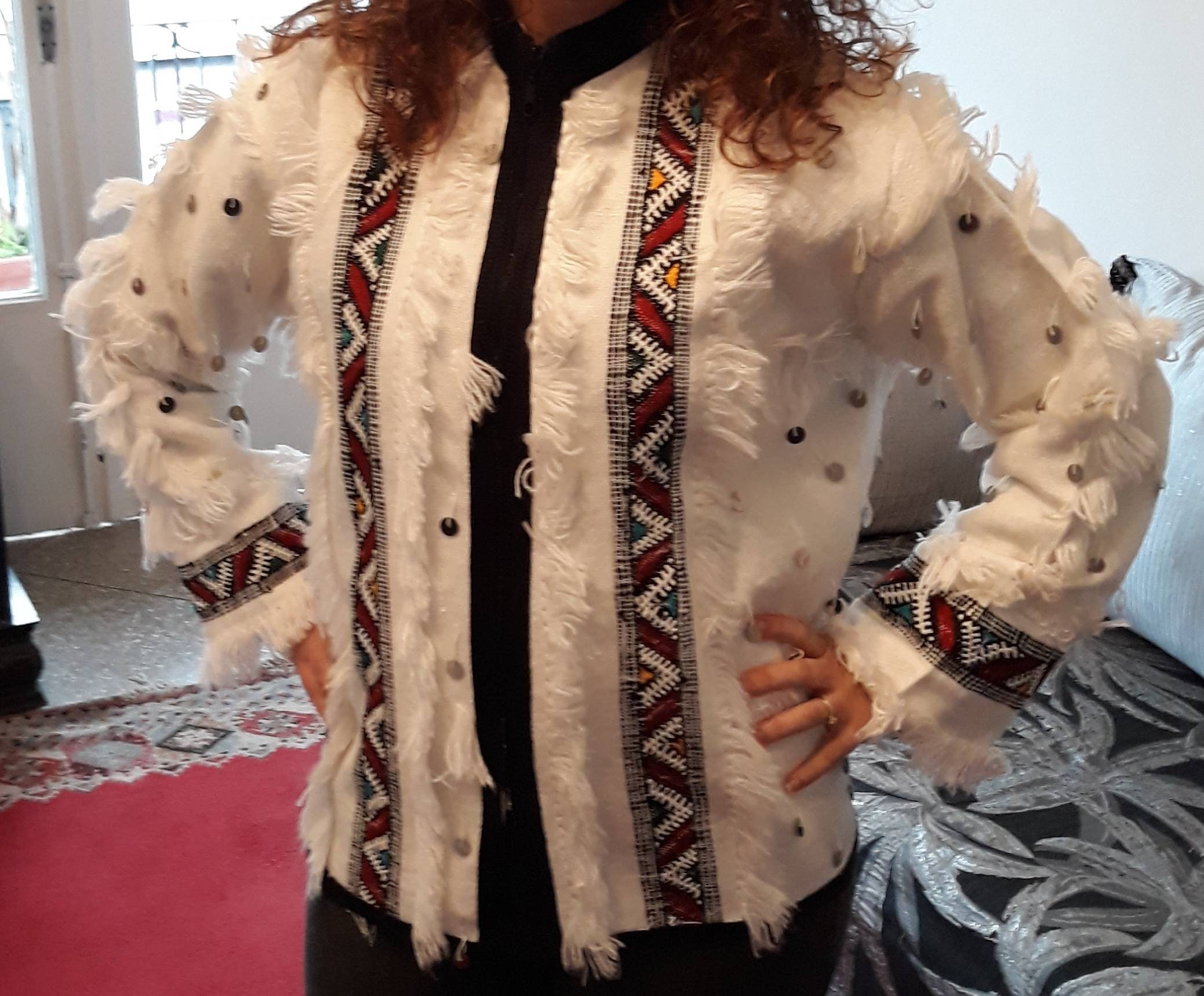 Handira jacket poncho moroccan rugs | Etsy Veste berbère marocain veste handira fille de garçon hommes