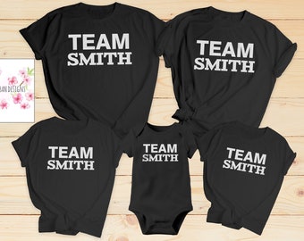 Bijpassende familie-T-shirts: gepersonaliseerde shirts met achternaam