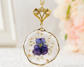 Collar de flor de nacimiento • Collar de flor de nacimiento para febrero • Joyería bohemia • Collar violeta • Collar bohemio para mujer • Colgante de flor de nacimiento