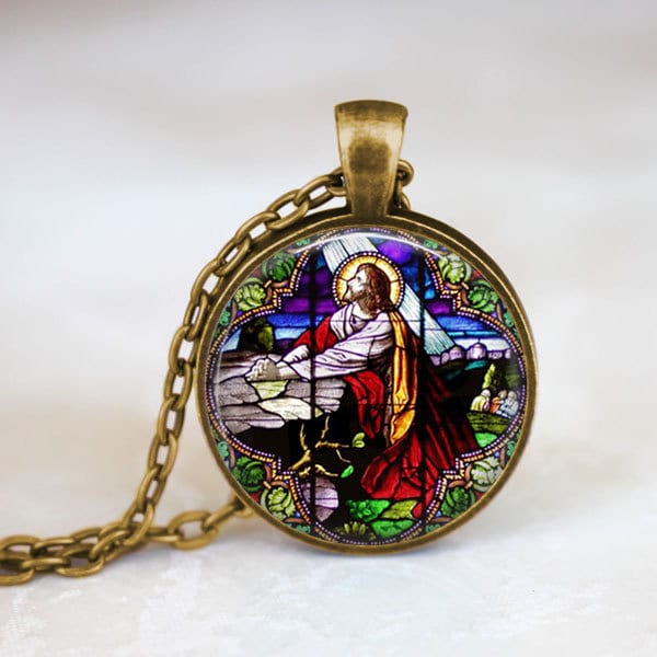 Jesus Christ Praying • Jesus Christ Jewelry • Christian Jewelry • Christian Gifts • Religious Gift • Christian Necklace • Jesus Jewelry