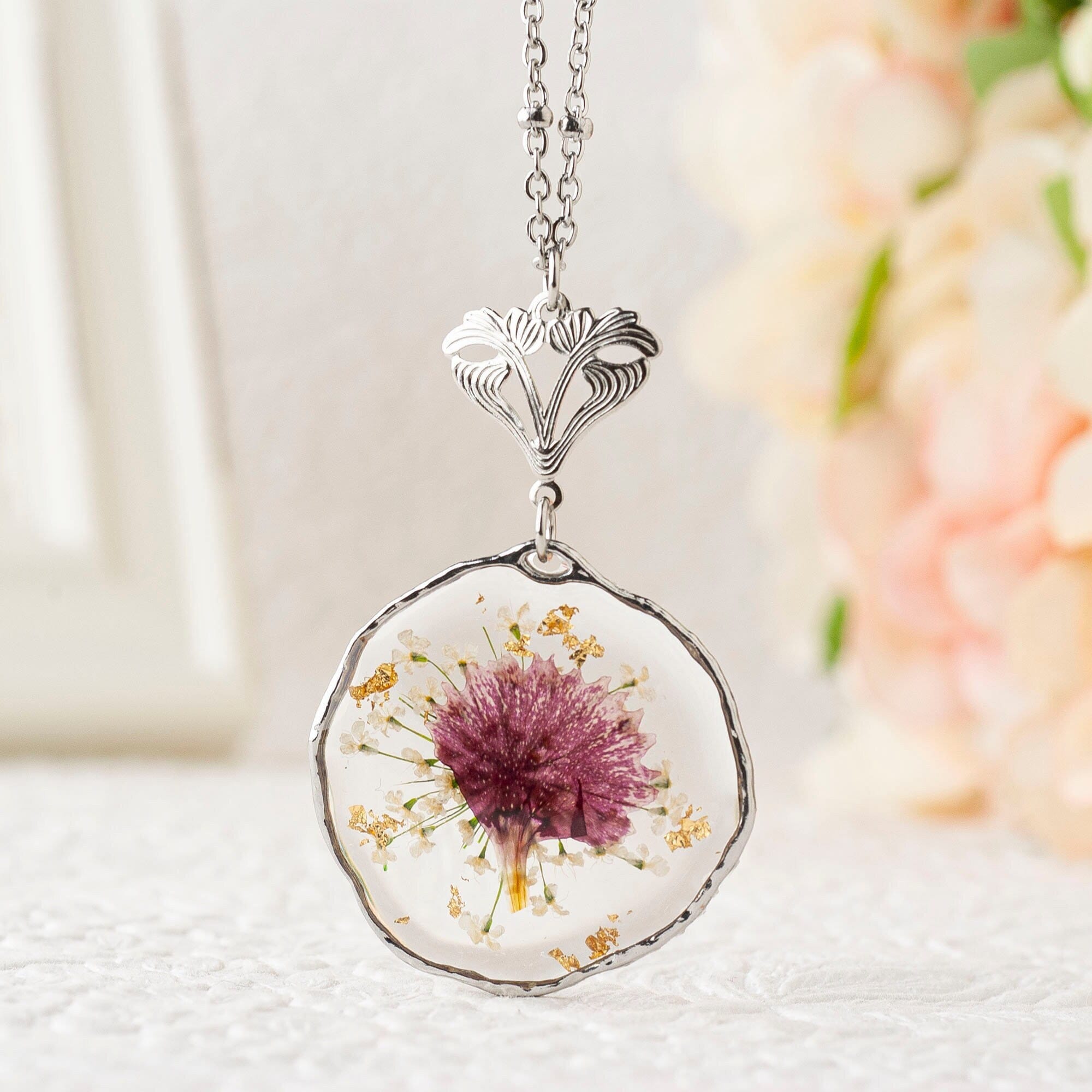 Collar de flor de nacimiento • Joyería bohemia • Collar de flor de nacimiento para enero • Collar de clavel • Collar bohemio para mujer Colgante de flor de nacimiento