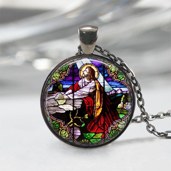 Jesus Christ Praying • Jesus Christ Jewelry • Christian Jewelry • Christian Gifts • Religious Gift • Christian Necklace • Jesus Jewelry