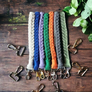 Llavero de pulsera trenzado de macramé PERSONALIZABLE/Regalo de fiesta/Al por mayor/Boho/Hecho a mano
