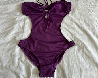 Monokini vintage Y2K morado oscuro sin tirantes con aberturas