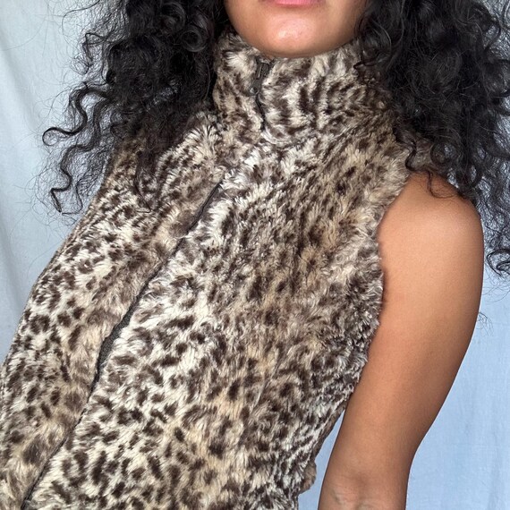 Y2K fuzzy leopard print zip up turtleneck vest - image 2