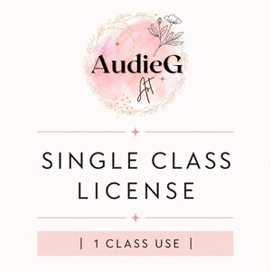 Peut inclure: Un graphisme numérique avec le texte "AudieG Art" dans un design circulaire avec un effet aquarelle. Les mots "SINGLE CLASS LICENSE" sont en dessous, avec "1 CLASS USE" en bas. Le design est dans des tons de rose, d'or et de noir.