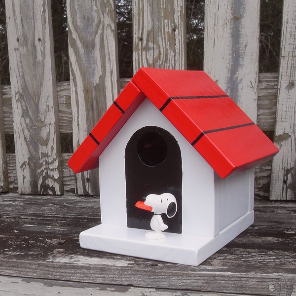 Snoopy Doghouse Birdhouse