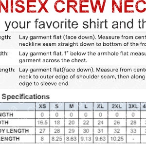 Op de afbeelding: Een tabel met de maten voor unisex crew neck shirts in inches. De tabel toont de maten voor lichaamslengte, lichaamsbreedte, volledige lichaamslengte en mouwlengte. De maten vari&euml;ren van XS tot 5XL.