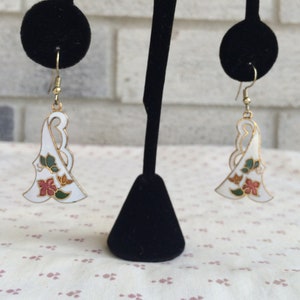 Vintage Enamel and Cloisonne Tear Drop Shaped Earrings, Cloisonne Earrings, White Cloisonne Earrings