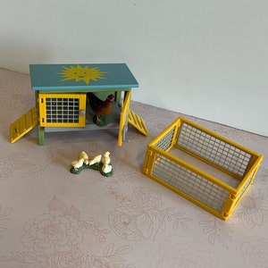 RARE Schleich animal, Schleich Farm animal, Schleich Chicken Coop, Schleich Chicken, Schleich Baby Chicks, Dioramas PVC toy figure