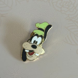 Disney Goofy Lapel Pin, Disney trading pin, Disney Pin,  Disney Jewelry, Disney Collectible pin, Character lapel pin