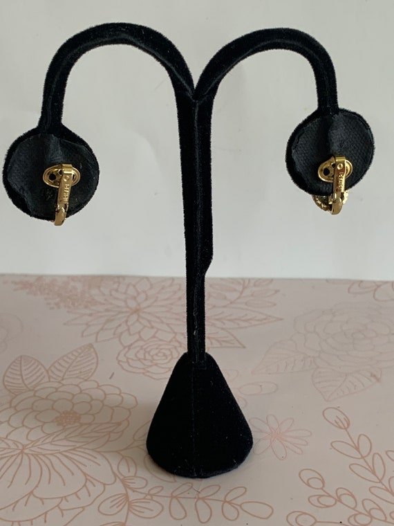 Vintage Trifari  hoop earrings, Vintage gold tone… - image 4