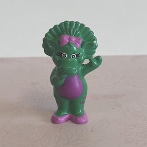 Barney&#39;s Friend Baby Bop toy figure, Barney&#39;s  friend small toy, Barney cake topper, Baby Bop, Barney Pvc, Baby Bop pvc