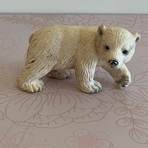 Retired Schleich animal, Schleich Polar Bear cub, Diorama Animal, Schleich Bear cub, Wildlife animal figure for Dioramas