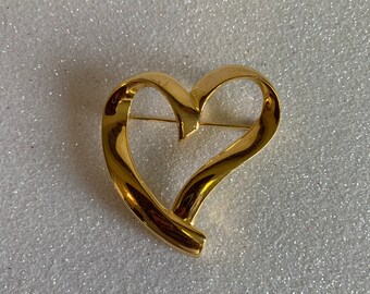 Vintage Trifari Brooch, Trifari Gold Tone Brooch, Heart Brooch, Gold Heart Brooch, Trifari Pin, Trifari Brooch