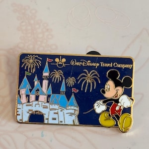 Disney Lapel Pin, Disney Mickey Mouse pin, Disney trading pin, Collectible Disney Pin, Disney Collectible pin, Character lapel pin