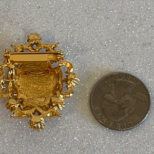 Vintage Princess Diana Brooch, Princess Diana Pin, Elegant pearl Brooch, Gold tone Brooch, Princess Diana Gold tone Brooch image 5