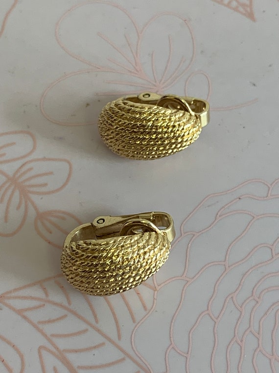 Vintage Trifari  hoop earrings, Vintage gold tone… - image 2