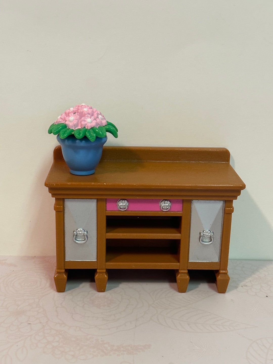 Loving Family Side Table, Loving Family Plant, Loving Family Dollhouse
